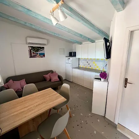 Kolonjicha Dvori * Ivan Dolac